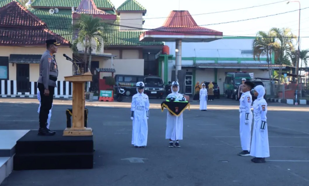Wakapolresta Sleman Kukuhkan Anggota PKS SD Muhammadiyah Sleman, Tanamkan Disiplin Sejak Dini